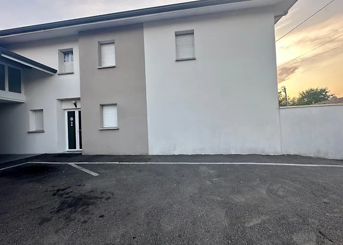 Cosy Avec Terrasse Apartment *